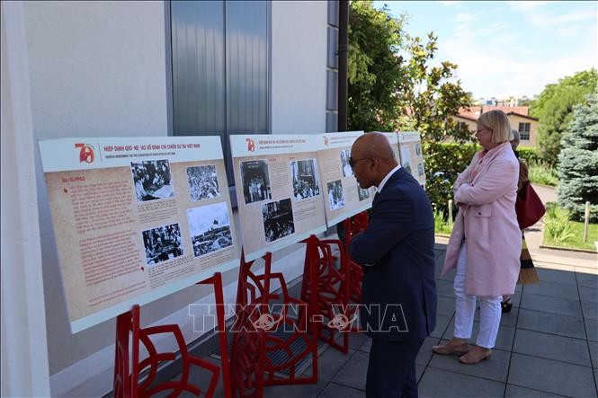 Exposition De Photos Sur Les Accords De Gen Ve De En Suisse Le