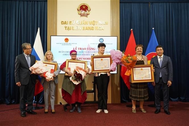 Remise De L Ordre Et De La M Daille De L Amiti Des Membres De L