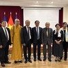 Le ministre vietnamien des Affaires étrangères, Bui Thanh Son, rencontre la communauté vietnamienne en France. Photo : VNA