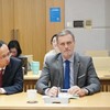 L'ambassadeur de France au Vietnam, Olivier Brochet (au centre), lors d'une séance de travail entre la délégation du groupe EDF et le ministère vietnamien des Sciences et des Technologies. Photo : most.gov.vn