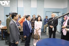 La délégation de la Radio La Voix du Vietnam en visite dans la Radio nationale égyptienne. Photo : VOV.