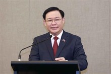 Le Président de l’Assemblée nationale vietnamienne, Vuong Dinh Huê, au Forum sur la coopération économique entre le Vietnam et la Nouvelle-Zélande, le 5 décembre à Wellington. Photo : VNA.