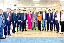 La délégation provinciale de Bac Ninh et les présidents des et entreprises de Barcelone. Photo : baobacninh.com.vn