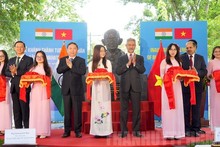 Cérémonie d’inauguration du buste du leader indien Mahatma Gandhi à Hô Chi Minh-Ville. Photo : sggp.org.vn