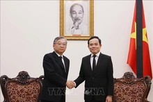 Le vice-Premier ministre Tran Luu Quang (droite) et son homologue singapourien Gan Kim Yong. Photo : VNA.