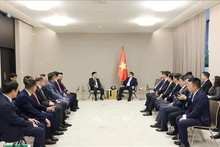 Le Premier ministre Pham Minh Chinh rencontre les dirigeants des principales entreprises vietnamiennes opérant en République tchèque et en Europe. Photo : VNA.
