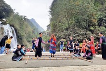 La diversité et la richesse du patrimoine culturel ethnique ont créé un attrait pour le tourisme patrimonial dans les zones de minorités ethniques. Photo : hanoimoi.vn
