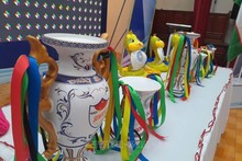 La Coupe de céramique, objet de convoitise des coureuses. Photo : VNA.