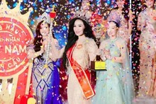 Luong Thi Huong (centre) Miss Vietnam Global Business 2025. Photo : VOV.