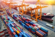 Le Vietnam vise 454 milliards de dollars d'exportations en 2025. Photo : VGP.