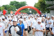 Des membres de l'Union de la Jeunesse ont participé à la course "La jeunesse vietnamienne dit non au tabac".