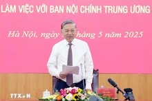 Le secrétaire général du Comité central du Parti communiste du Vietnam, To Lam, lors de la séance de travail. Photo : VNA.