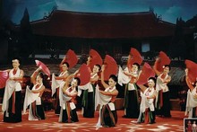 Une scène de la pièce "Chèo mo lái ra" (Chèo hisse la voile) de Pham Vinh Khuong.