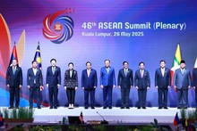 Dirigeants des pays membres de l’ASEAN et du Timor-Leste lors du 46e Sommet de l’ASEAN. Photo : VNA.