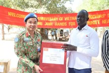 Les médecins vietnamiens en mission de paix offrent des dons essentiels aux patients au Soudan du Sud