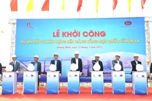 Quang Binh lance la construction du port international de Hon La