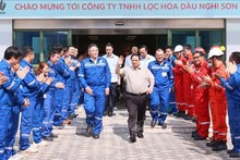 Le Premier ministre Pham Minh Chinh à la raffinerie de Nghi Son. Photo : VNA.