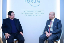 Le Premier ministre vietnamien Pham Minh Chinh (gauche) et le secrétaire général du Conseil de coopération du Golfe (CCG), Jasem Mohamed Albudaiwi. Photo : VNA.