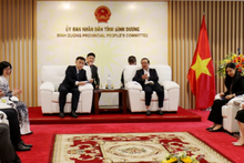Le vice-président du Comité populaire provincial de Binh Duong, Bui Minh Thanh, reçoit une délégation du Service du Commerce de la province chinoise du Liaoning. Photo: binhduong.gov.vn