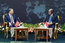 Le leader du Parti Tô Lâm (gauche) rencontre le président de l'Assemblée consultative du peuple d’Indonésie Ahmad Muzani. Photo : VNA.