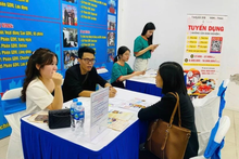La demande de professionnels en technologie, en intelligence artificielle et en compétences numériques ne se limite plus au secteur informatique, mais s'étend au commerce de détail, à la finance et à la fabrication. Photo : laodong.vn