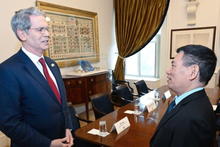 Le vice-premier ministre Ho Duc Phoc (à droite) et le secrétaire au Trésor des États-Unis, Scott Bessent.Photo : BNG.