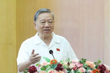 Le secrétaire général du Parti, Tô Lâm, s’adresse aux électeurs des arrondissements de Ba Dinh, Hai Ba Trung et Dông Da, le 17 avril. Photo : VNA