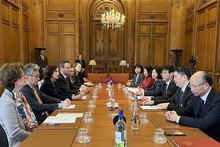 Réunion entre des représentants de l'OCDE et du Vietnam. Photo : VNA.