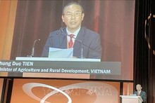 Le vice-ministre vietnamien de l'Agriculture et du Développement rural, Phùng Duc Tiên, lors de l'événement. Photo : VNA.