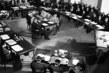 Séance d'ouverture de la Conférence de Genève, le 8 mai 1954. Photo d'archives : VNA.