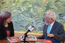 L'auteur Cho Chul-hyeon a accordé une interview à la VNA. Photo : VNA.