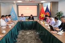 Une délégation du Comité du Parti du bloc des organes centraux conduite par son secrétaire Nguyên Van Thê a eu des séances de travail avec le Parti communiste américain, la Mission permanente du Vietnam auprès des Nations Unies (ONU) et d'autres agences représentatives à New York du 27 au 29 juin, dans le cadre de la visite de travail de la délégation aux États-Unis. Photo : VNA.