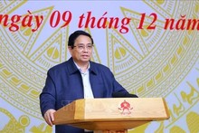 Le Premier ministre Pham Minh Chinh s’exprime lors de la 10e réunion du du Conseil central d’émulation et de récompense, à Hanoi, le 9 décembre. Photo : VNA.
