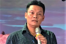 Le président du Comité des Festivals et de la Coopération Théâtrale Internationale de l'Association Mondiale des Arts du Spectacle, Lê Quy Duong, s'exprime lors de l'événement. Photo : NDEL.