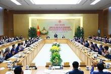 Le président de l’Assemblée nationale Trân Thanh Mân (centre) lors de la 42e réunion du Comité permanent de l’Assemblée nationale. Photo : VNA