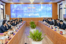 Les dirigeants du Comité populaire de la ville de Huê reçoivent la délégation de travail de l'ambassade de R. de Corée au Vietnam. Photo : hue.gov.vn