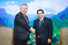 Le Premier ministre Pham Minh Chinh (droite) et le directeur général et président du Yamato Holdings, Nagao Yutaka. Photo : VNA
