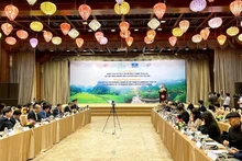 La vue générale du colloque international intitulé « Quantification de la valeur du complexe paysager de Tràng An et développement de la marque de la destination du patrimoine mondial ». Photo : nhandan.vn