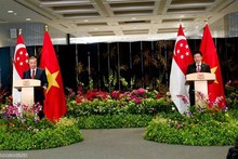 Le Secrétaire général du PCV Tô Lâm et le Premier ministre de Singapour, Secrétaire général du Parti d'action populaire, Lawrence Wong, ont annoncé, le 12 mars, l'élévation des relations bilatérales au niveau de Partenariat stratégique intégral. Photo : baoquocte.vn