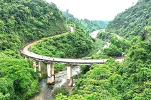 La branche ouest de la route Hô Chi Minh traverse le district de Lê Thuy, province de Quang Binh (au Centre). Photo : nhandan.vn