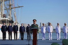 Le général de corps d’armée Hoang Xuan Chiên, vice-ministre de la Défense, président du sous-comité vietnamien au sein du Comité de coordination intergouvernemental sur le Centre tropical Vietnam-Russie, s'exprime lors de la cérémonie. Photo : qdnd.vn