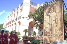 135 documents et images exposés dans cette exposition thématique illustrent l’amour profond du Président Hô Chi Minh pour le Sud et la profonde affection du peuple du Sud envers le Président. Photo : nhandan.vn