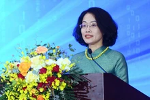 La professeure associée, Docteure Pham Thi Thanh Nga, directrice de l’Institut des Sciences de la Météorologie, de l’Hydrologie et du Changement climatique, s'exprime lors de l'événement. Photo: vnexpress.net.