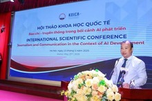 Le vice-ministre permanent de la Culture, des Sports et du Tourisme, Le Hai Binh, s'exprime lors de la conférence. Photo : Hai Tran.