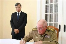 Les Vietnamiens et les amis internationaux des Amériques rendent hommage à l'ancien président Tran Duc Luong