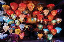 Des lanternes deviennent le symbole culturel de Hoi An. Photo : VNA.