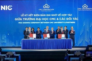 Lors de la cérémonie de signature de l'accord. Photo : NIC.