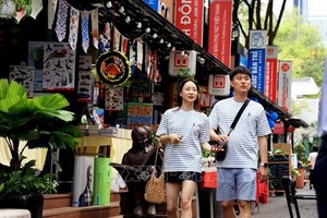 Des touristes sud-coréens à Hô Chi Minh-Ville. Photo : VNA