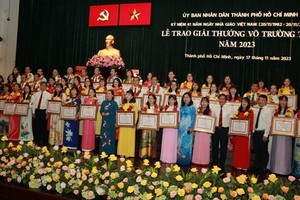 La cérémonie de remise de satisfecit aux enseignants exceptionnels. Photo : CVN.