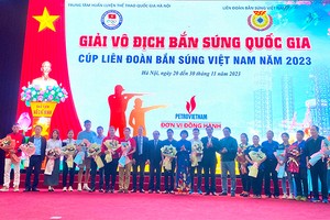 Le Championnat national de tir - Coupe de la Fédération vietnamienne de tir 2023 attire 270 athlètes des provinces, villes du pays. Photo : Hanoimoi.vn